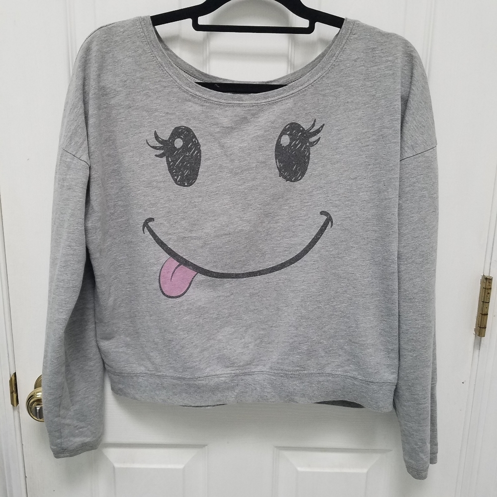 Gray smiley tongue graphic longsleeve shirt